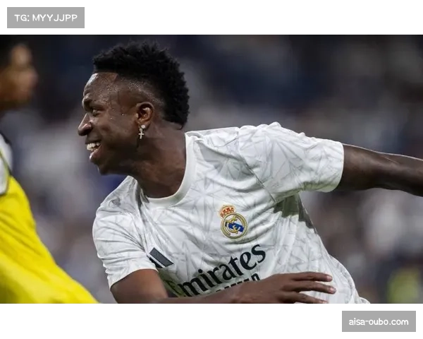 皇马创新训练体系引入动力深蹲全面提升球员下肢力量与爆发表现